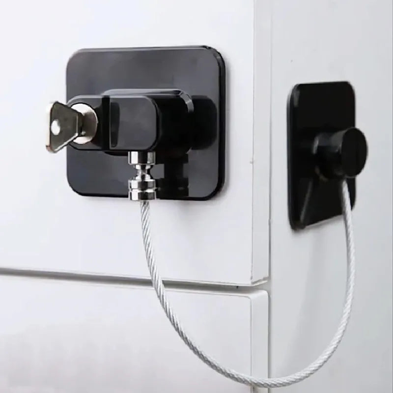 Verrou de sécurité bébé avec clé – Pour frigo, placards, fenêtres et tiroirs (câble 20 cm)